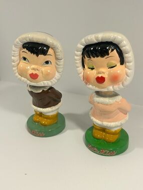 Vintage Let’s Kiss Eskimo Bobblehead Figurines Set Chalkware Nodder Inuit Pair
